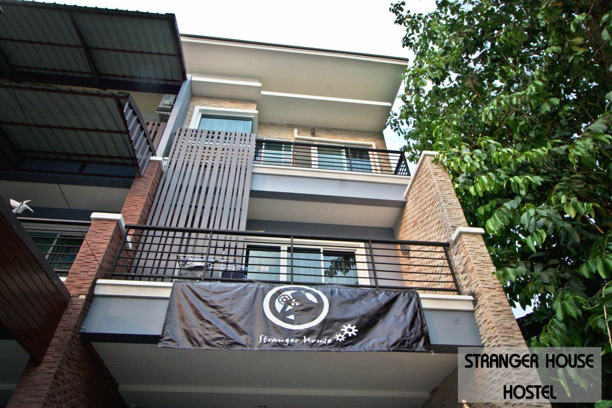 Stranger House Vandrarhem Chiang Mai Exteriör bild